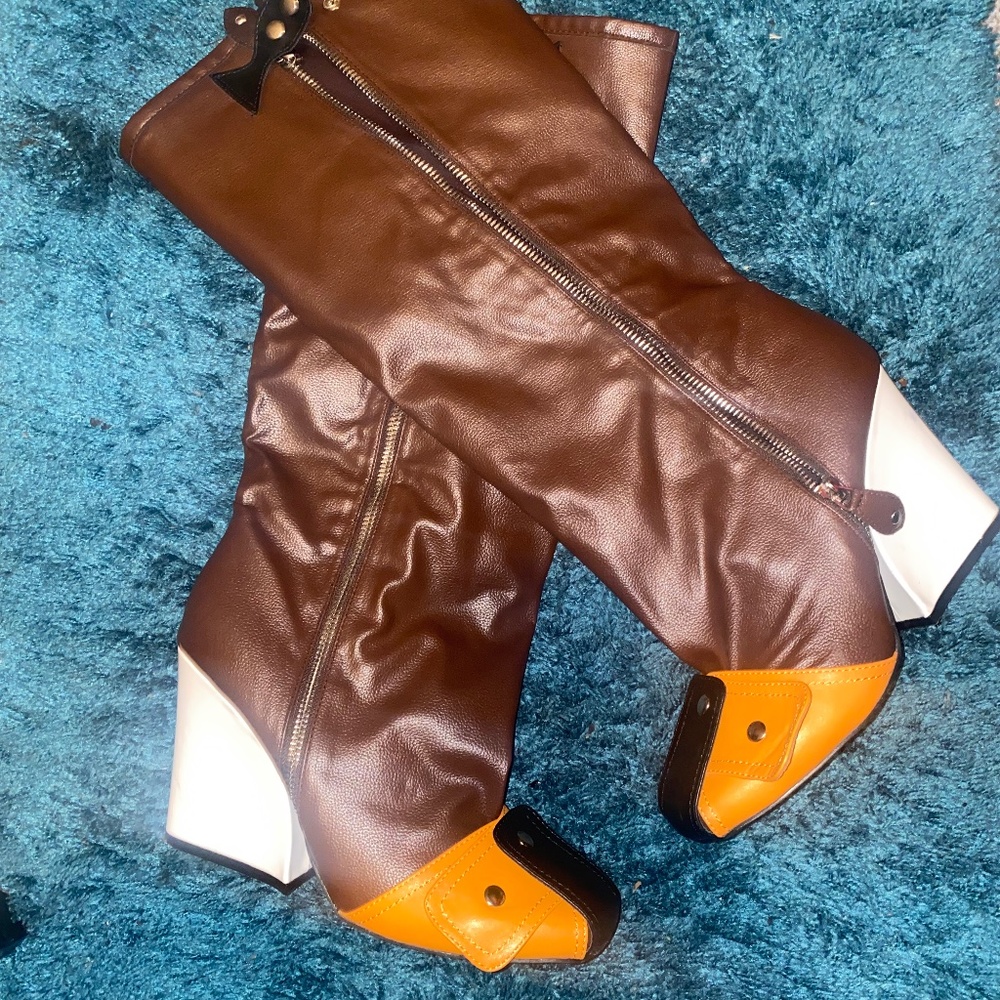 Brown fashion boots